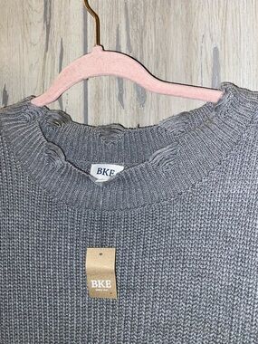 New BKE Women’s Size XL Distressed sleeveless sweater